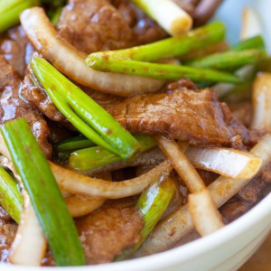 17. Quick Fried Beef with Onions